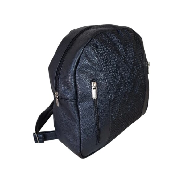 Mochila Eco Cuero Cierres Laterales Urbana Liviana Elegante - Imagen 2